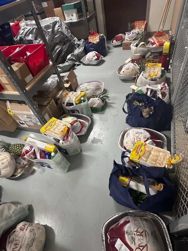 mil families thanksgiving baskets